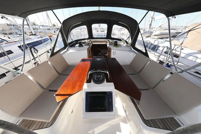 Bavaria Cruiser 37 | Samsara