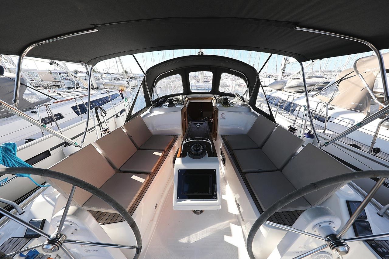 Bavaria Cruiser 37 | Samsara