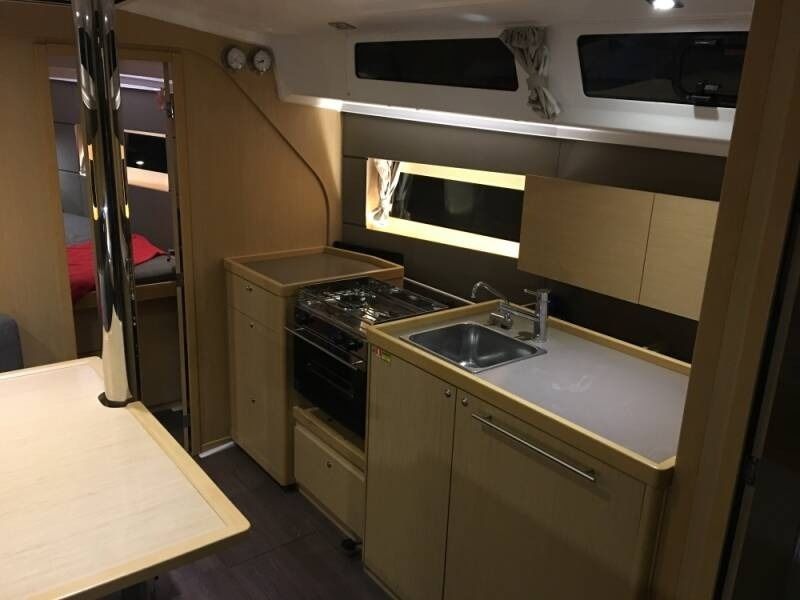 Beneteau Oceanis 38 | Omega