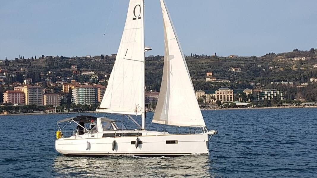 Beneteau Oceanis 38 | Omega