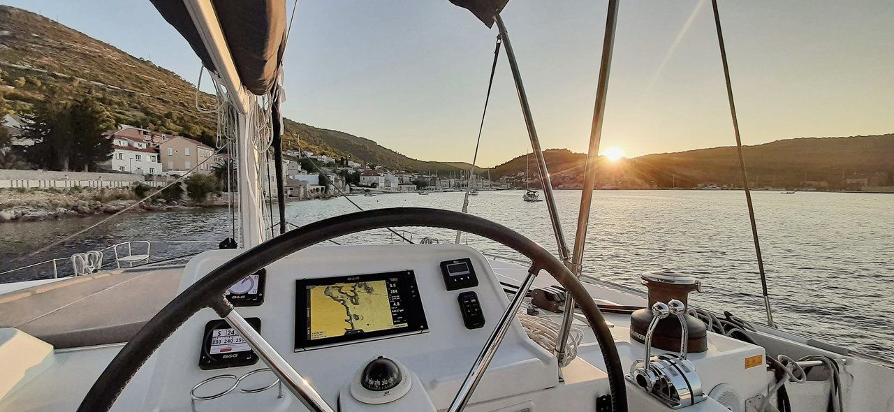 Lagoon 450 F | Red Twin