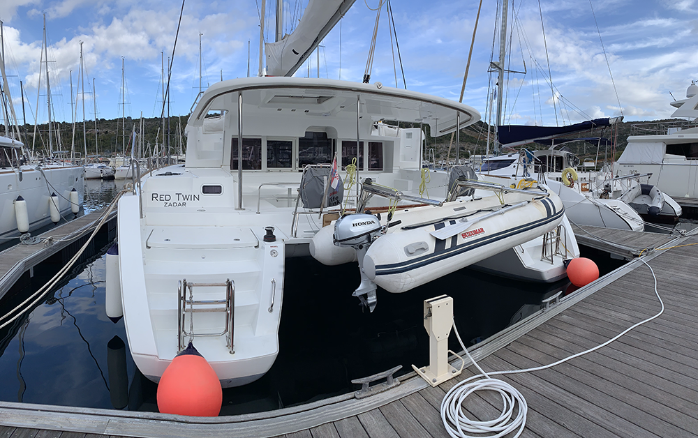 Lagoon 450 F | Red Twin