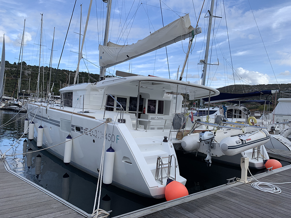 Lagoon 450 F | Red Twin