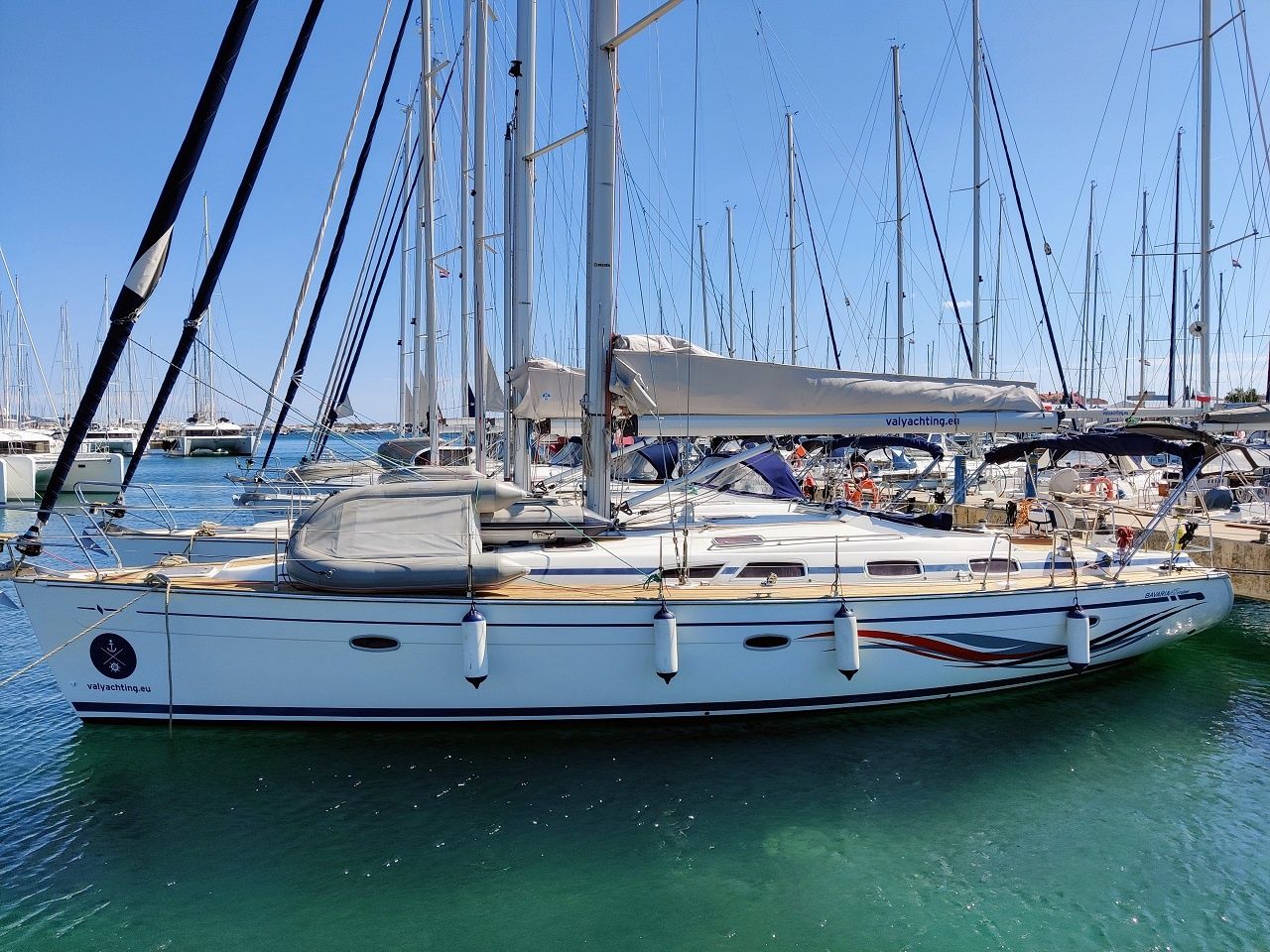 Bavaria 47 Cruiser | Gin and Tonic