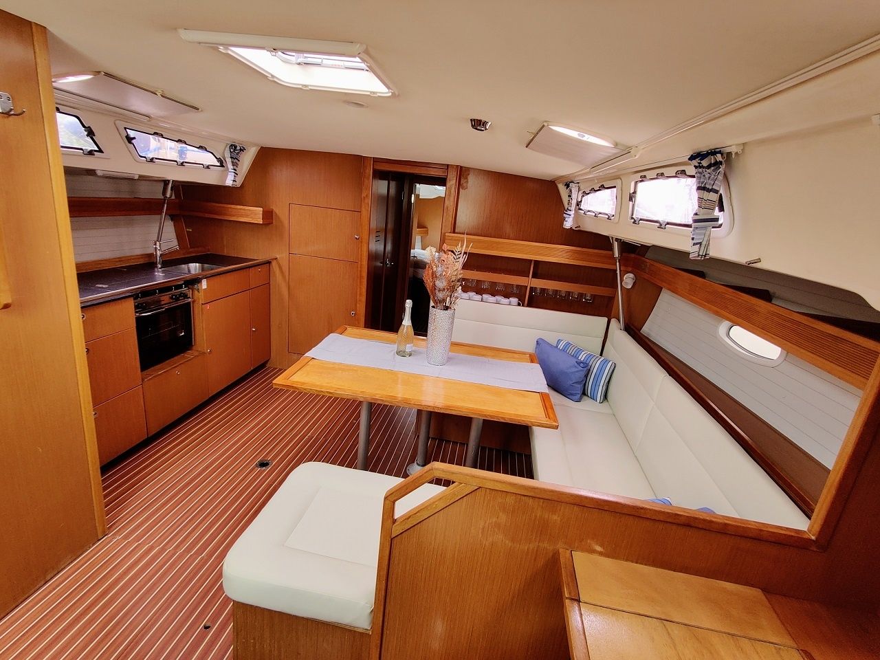 Bavaria 47 Cruiser | Gin and Tonic