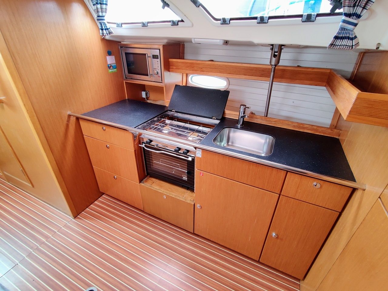 Bavaria 47 Cruiser | Gin and Tonic