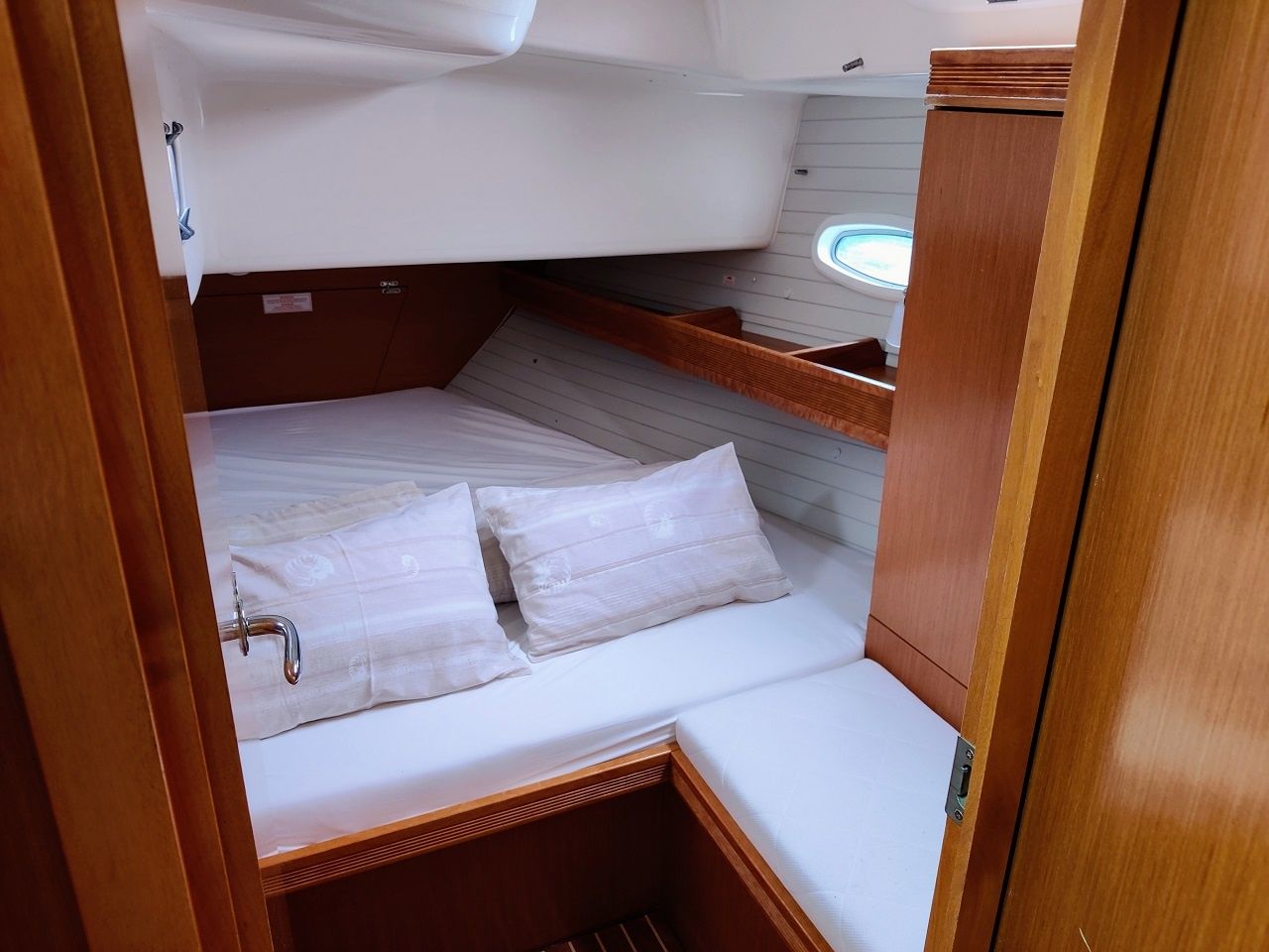 Bavaria 47 Cruiser | Gin and Tonic