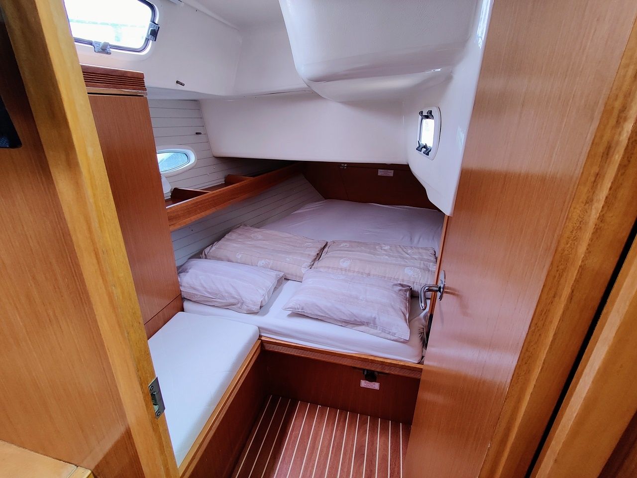 Bavaria 47 Cruiser | Gin and Tonic