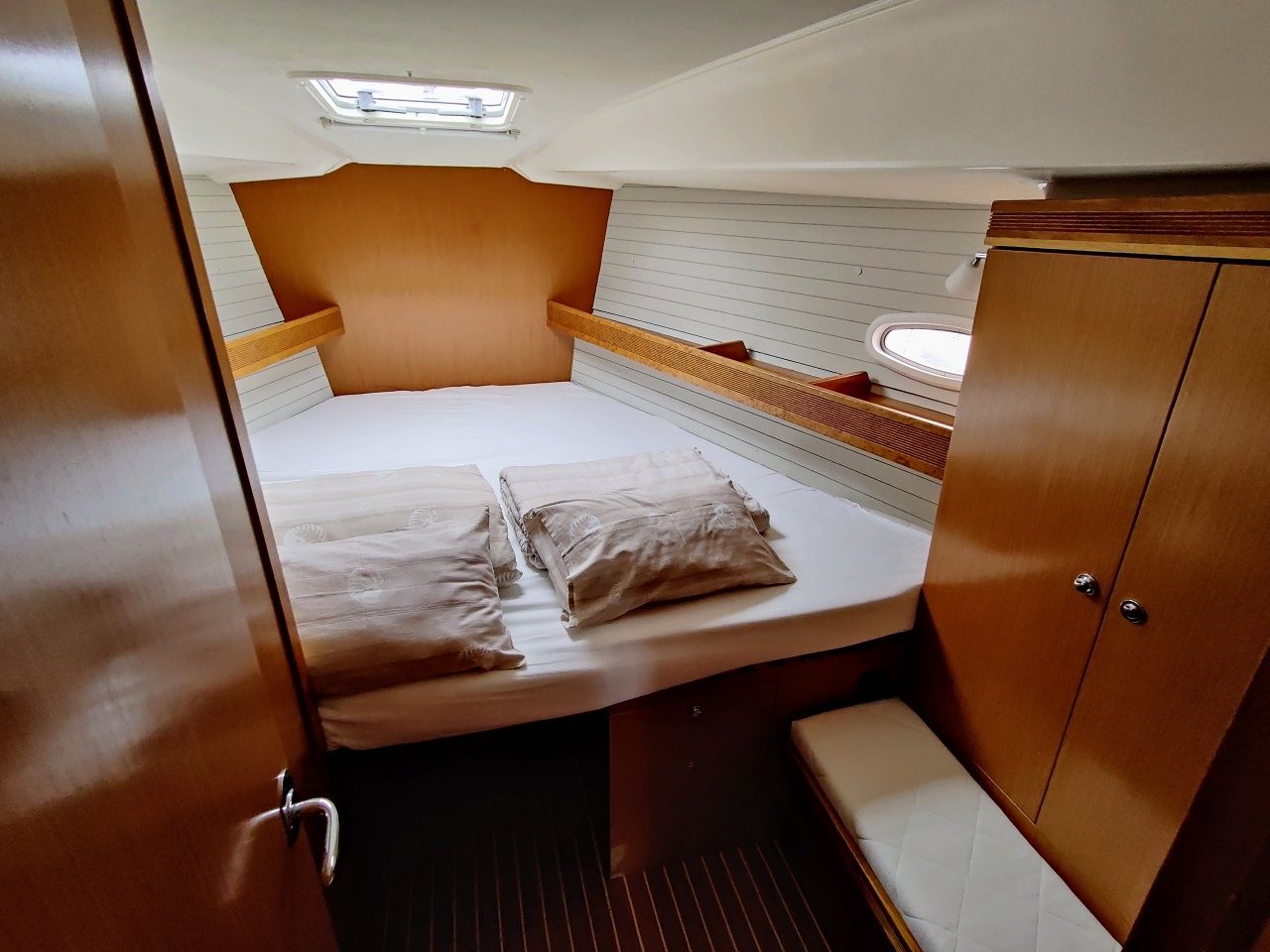 Bavaria 47 Cruiser | Gin and Tonic