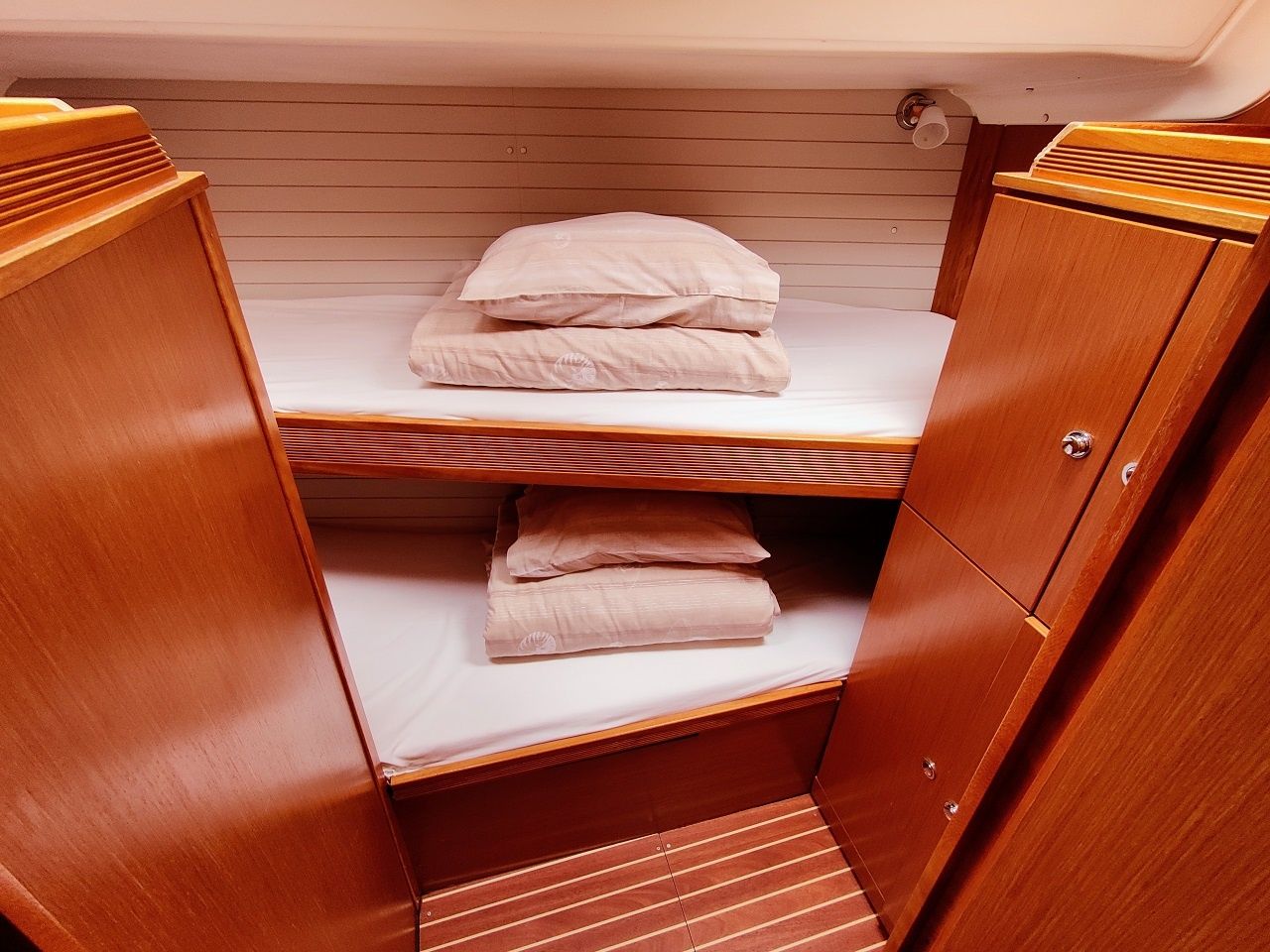 Bavaria 47 Cruiser | Gin and Tonic