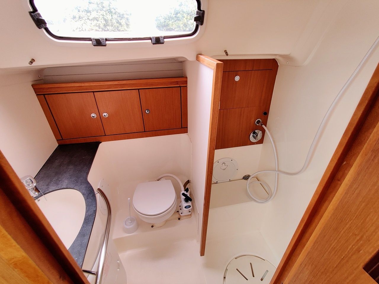 Bavaria 47 Cruiser | Gin and Tonic