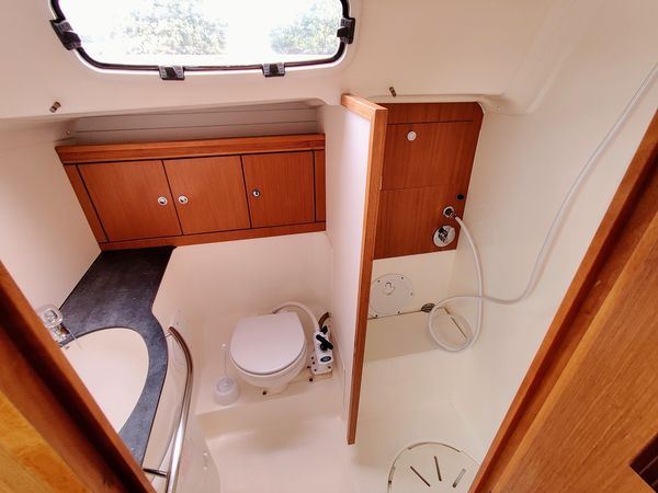 Bavaria 47 Cruiser | Gin and Tonic