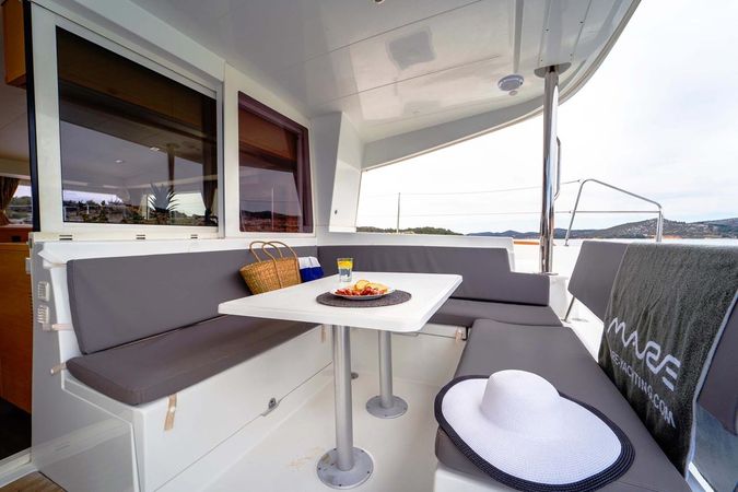 Lagoon 400 S2 | Secret of life