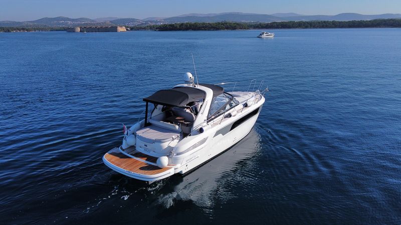 Bavaria Sport 35 | Topless