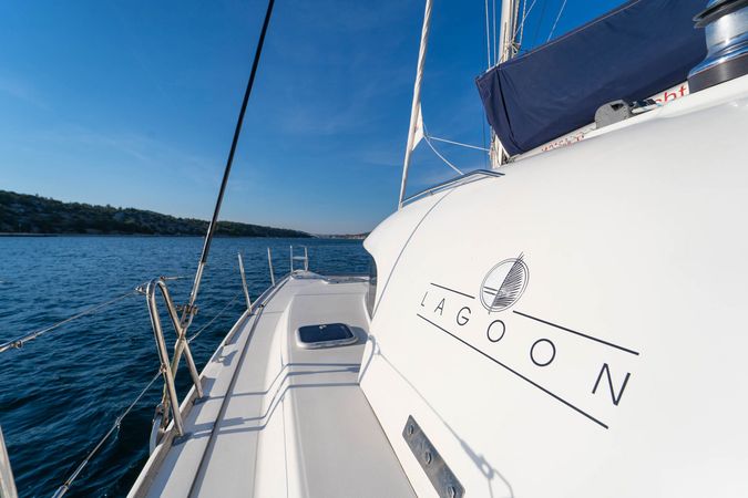 Lagoon 380 | Twin Star