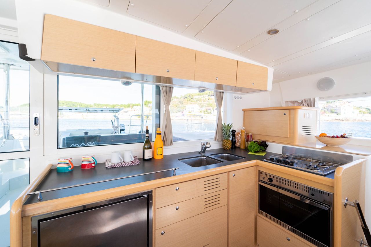 Lagoon 421 | Patch Work