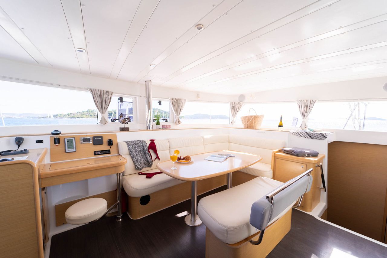 Lagoon 421 | Patch Work