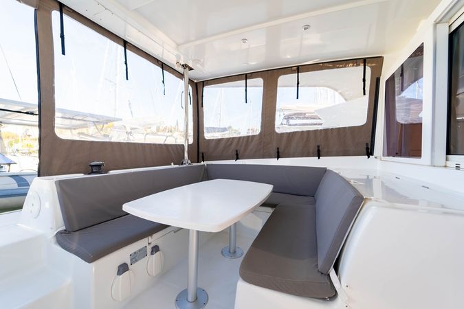 Lagoon 421 | Patch Work