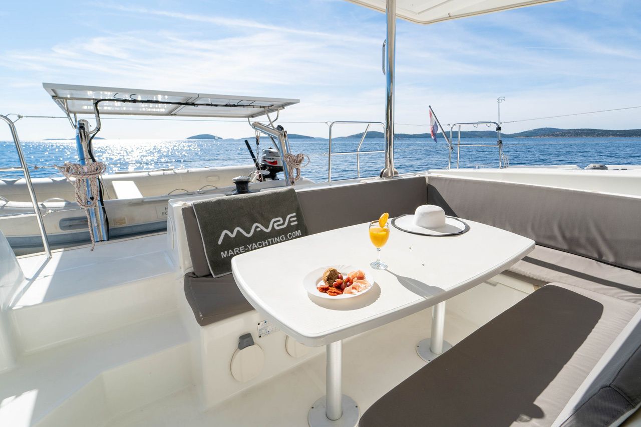 Lagoon 421 | Patch Work