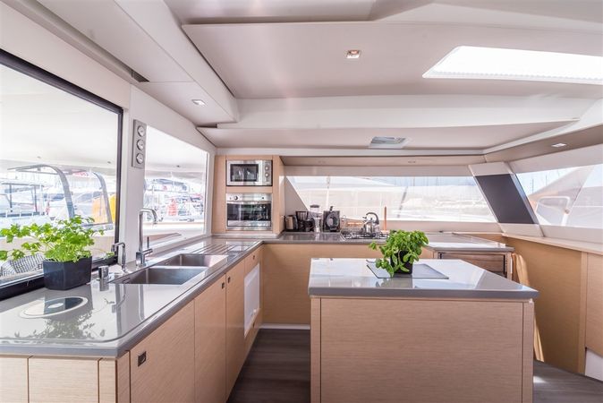Fountaine Pajot Saba 50 | Sunshine Reggae