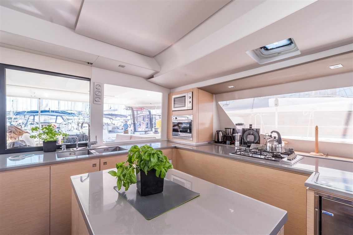 Fountaine Pajot Saba 50 | Sunshine Reggae