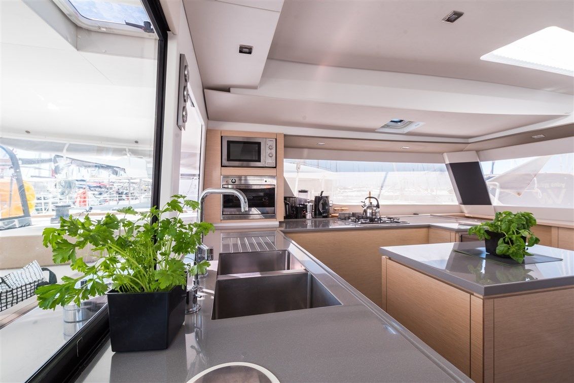 Fountaine Pajot Saba 50 | Sunshine Reggae