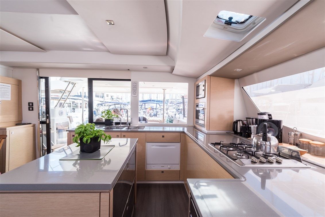 Fountaine Pajot Saba 50 | Sunshine Reggae