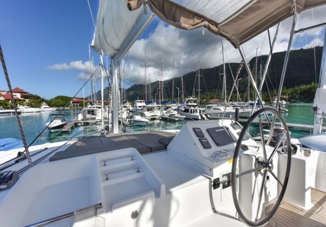 Lagoon 450 | Muzikal