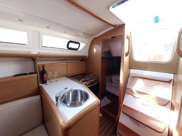 Jeanneau Sun Odyssey 30 | Espresso 1