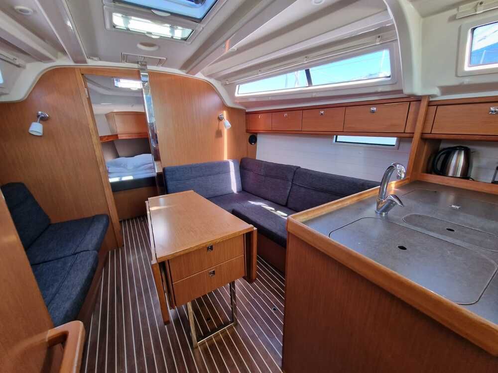 Bavaria Cruiser 37 | Astravi