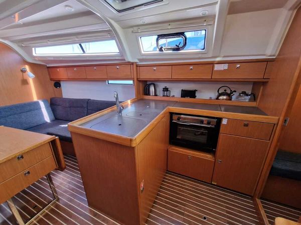 Bavaria Cruiser 37 | Astravi
