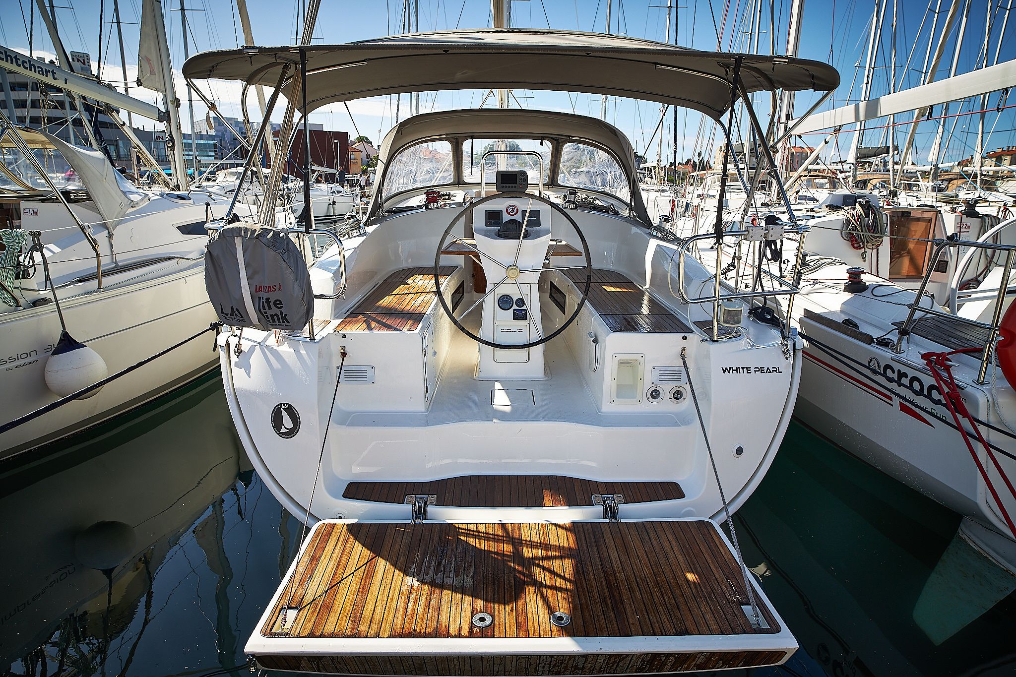 Bavaria Cruiser 36 | White Pearl