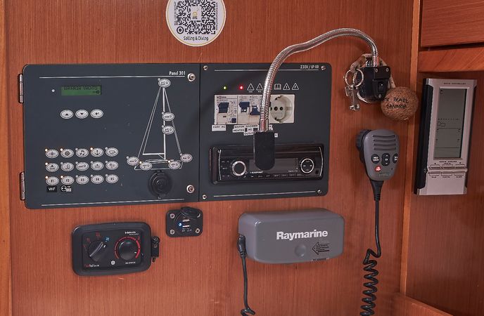 Bavaria Cruiser 36 | White Pearl