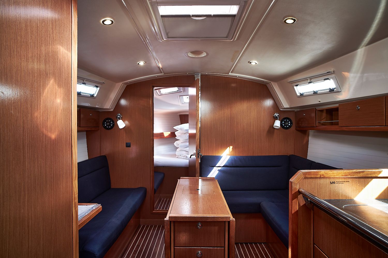 Bavaria Cruiser 36 | White Pearl