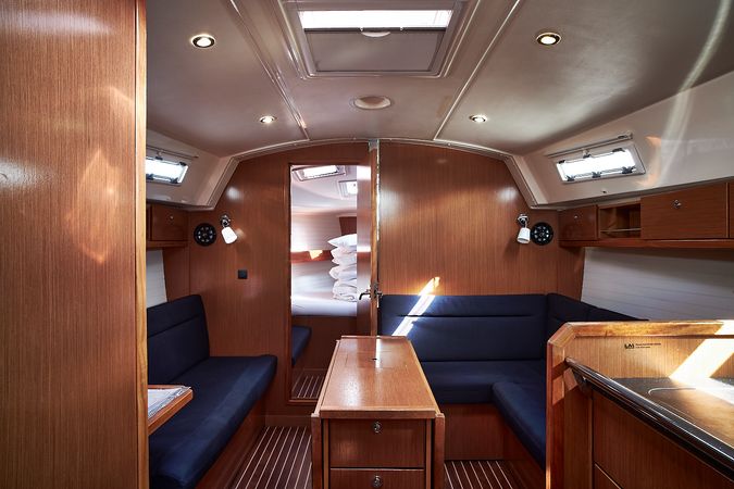 Bavaria Cruiser 36 | White Pearl