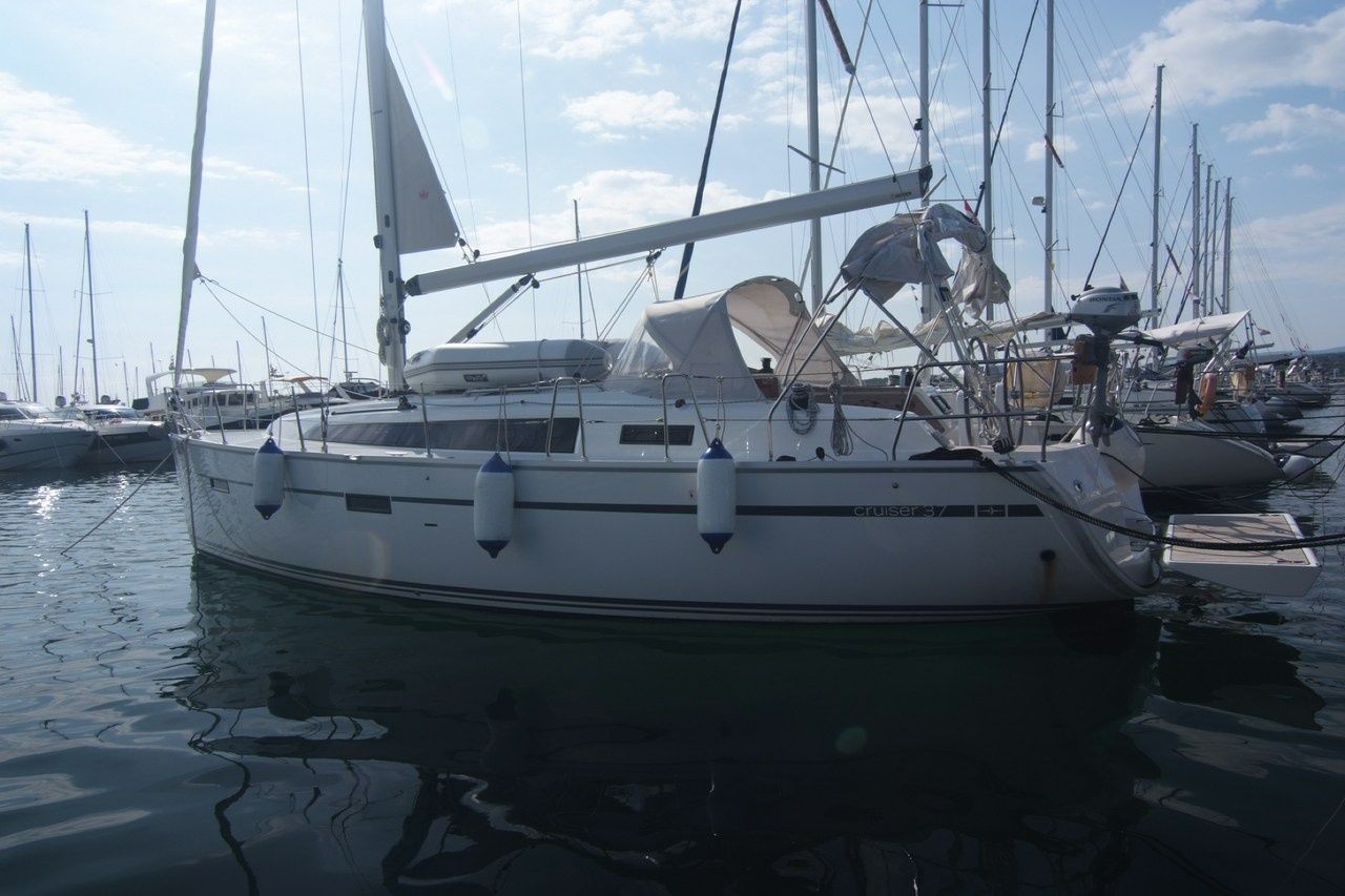 Bavaria Cruiser 37 | Dori