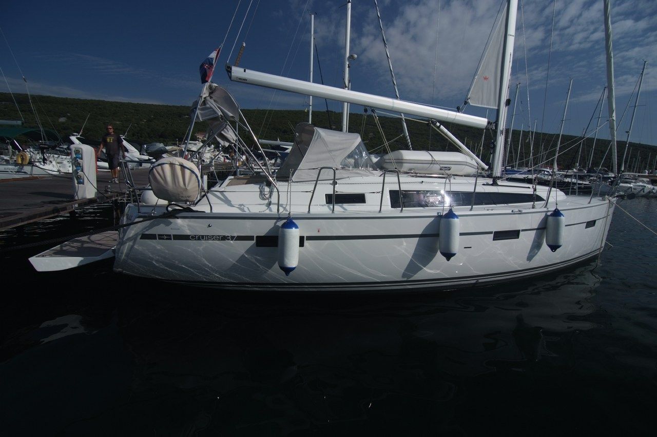 Bavaria Cruiser 37 | Dori