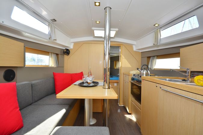 Beneteau Oceanis 35 | Hobbit