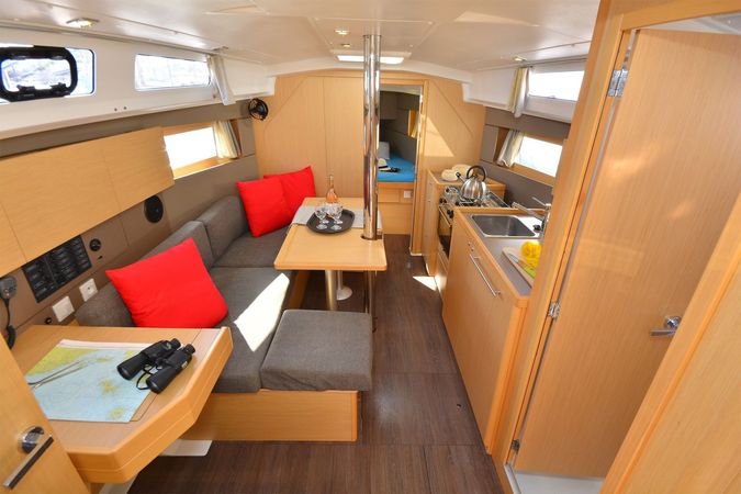 Beneteau Oceanis 35 | Hobbit