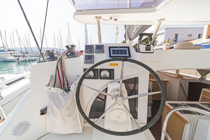 Lagoon 380 | Golf Charlie