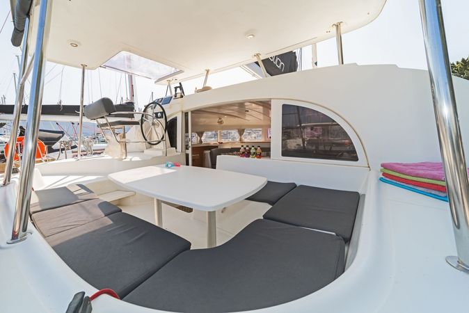 Lagoon 380 | Golf Charlie