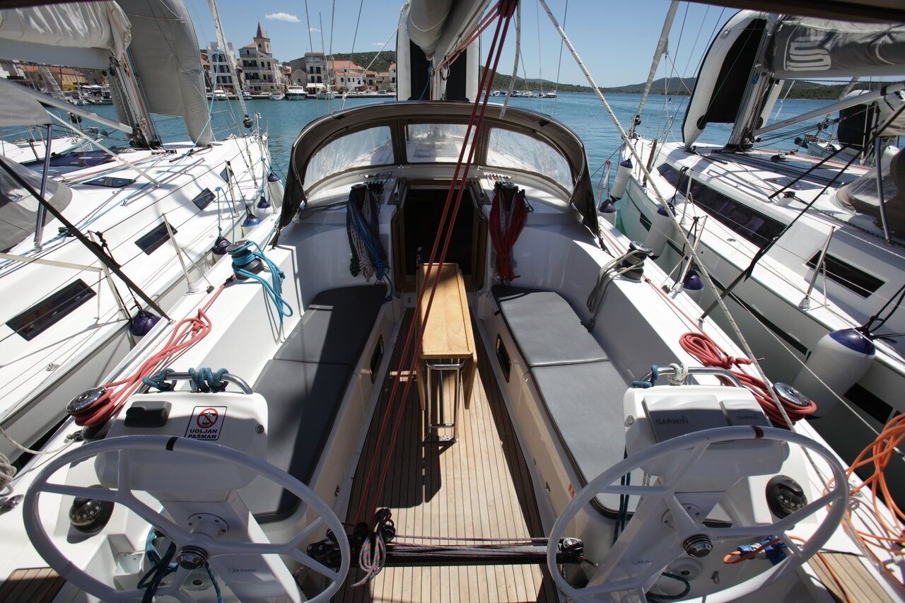Bavaria Cruiser 41S | Blackstar
