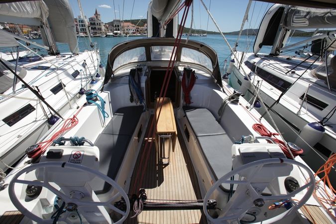 Bavaria Cruiser 41S | Blackstar