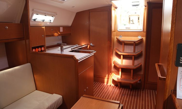 Bavaria Cruiser 36 | Leukothea