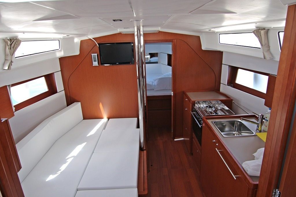 Beneteau Oceanis 38 | Aura