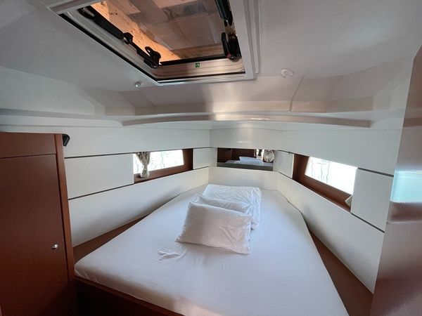 Beneteau Oceanis 38 | Aura
