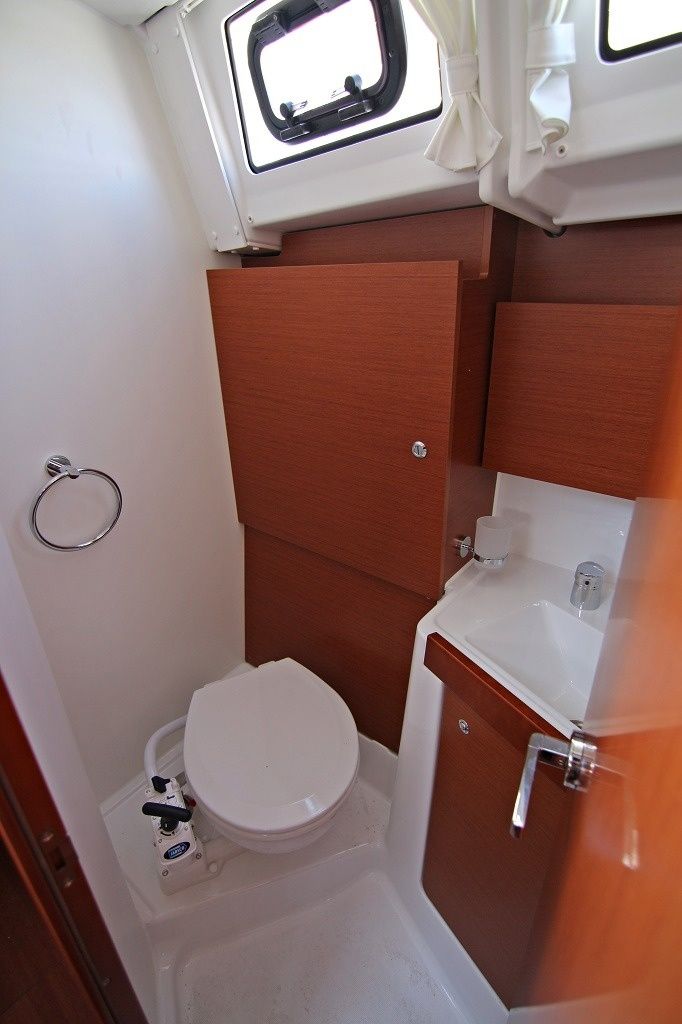 Beneteau Oceanis 38 | Aura