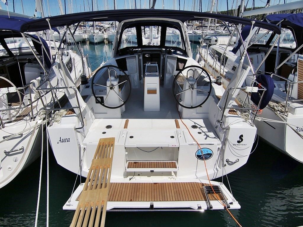 Beneteau Oceanis 38 | Aura