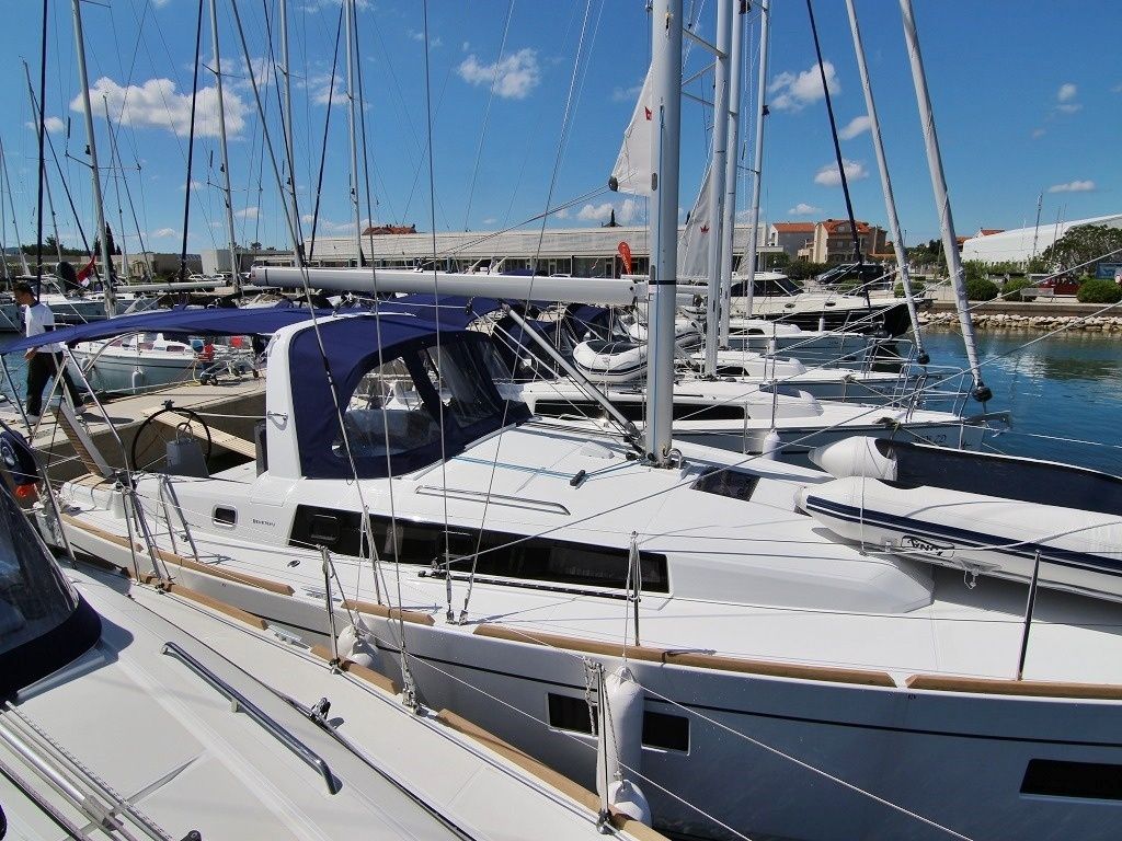 Beneteau Oceanis 38 | Aura