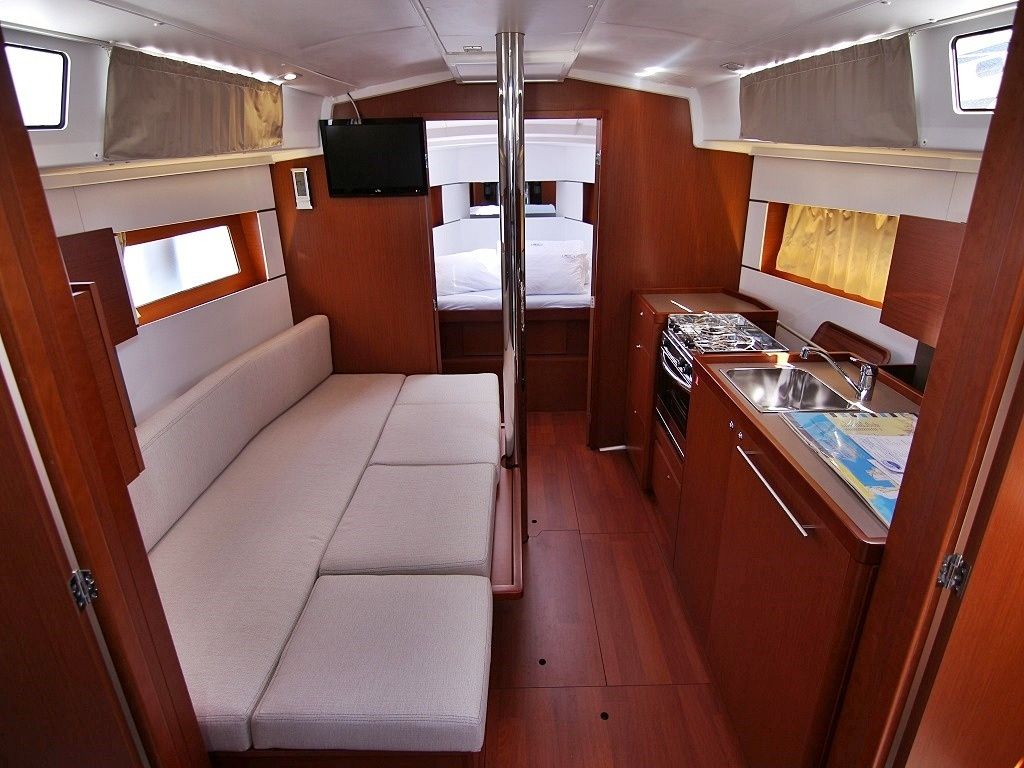 Beneteau Oceanis 38 | Aura